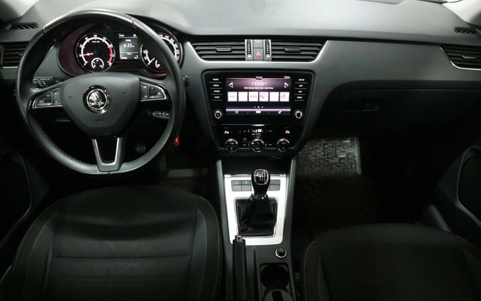 Skoda Octavia cena 49900 przebieg: 122986, rok produkcji 2018 z Olsztyn małe 154